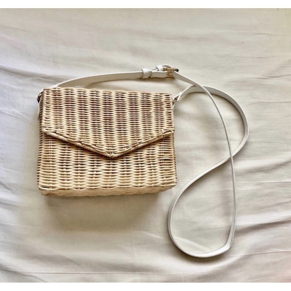 Forever 21 Woven Wicker‎ Straw Crossbody Bag White Strap Envelope Flap Beige
